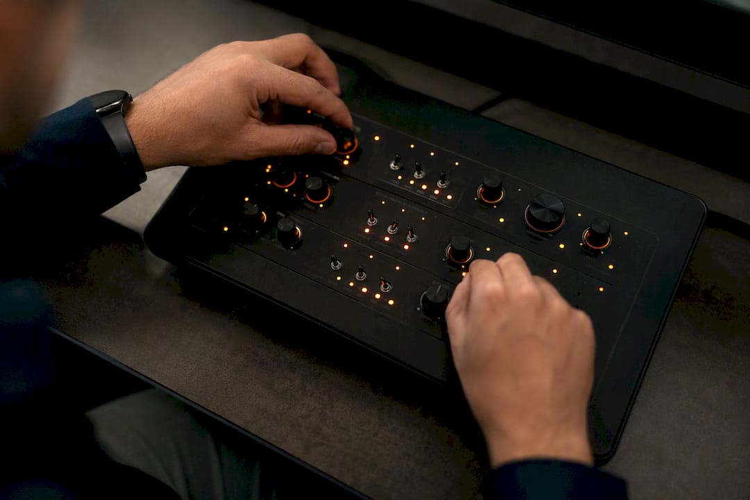Hands tuning compliance control hardware